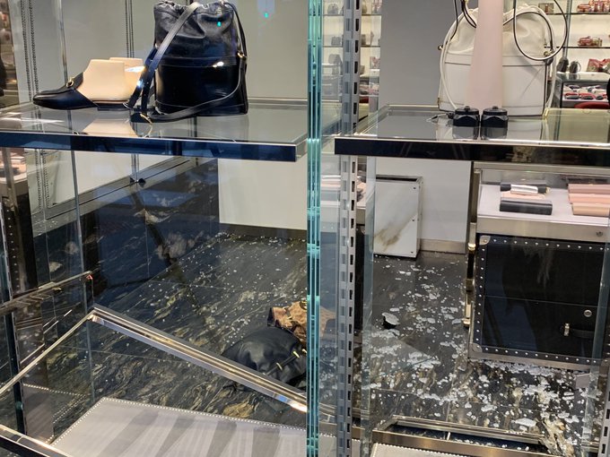 Gucci store smash-and-grab robbers caught on video in downtown Chicago |  FOX 2