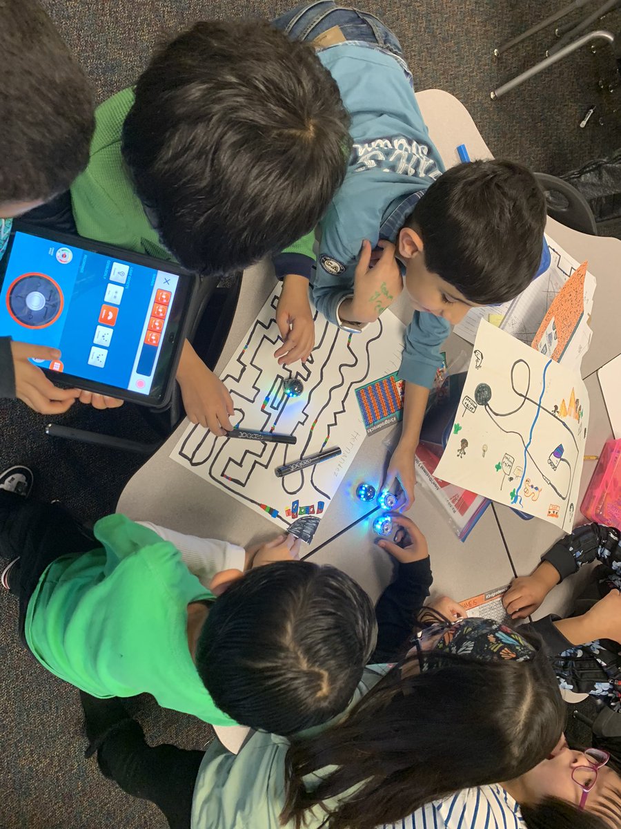 mrsjones72812's tweet photo. During indoor recess they figured out they could connect multiple @Ozobot to the Evo App and we had fun seeing them move in sync! #ozobot #ozosquad #coding #codingisfun #codeed @MrsPivonka https://t.co/Y1bIcyv8NL