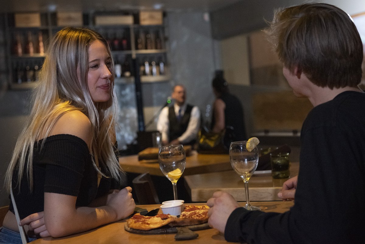 SolanaCrush's tweet photo. Alex Elisabeth returns to Crush again tonight! Perfect time for a date night🍷🎼 https://t.co/pale1IdeTH