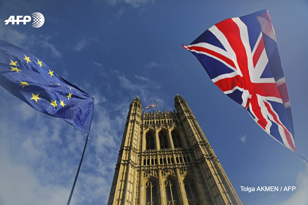 afpfr's tweet photo. 🇪🇺🇬🇧Le Royaume-Uni a quitté l'Union européenne #AFP #Brexit https://t.co/Hj9r5UvNJR