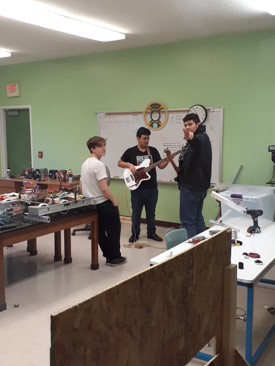 nation7809's tweet photo. Friday night jam session #valhallanation #goVikings #Robotics #omgrobots #jamsession https://t.co/3zC9cCeYA9