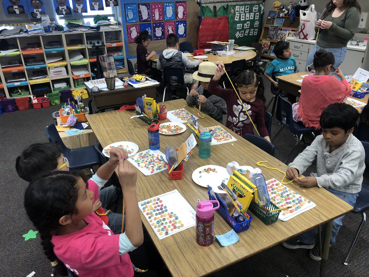 CyromanRoman's tweet photo. 100 days of school!!! 100 días en la escuela!!! https://t.co/zwxHm9RMx3