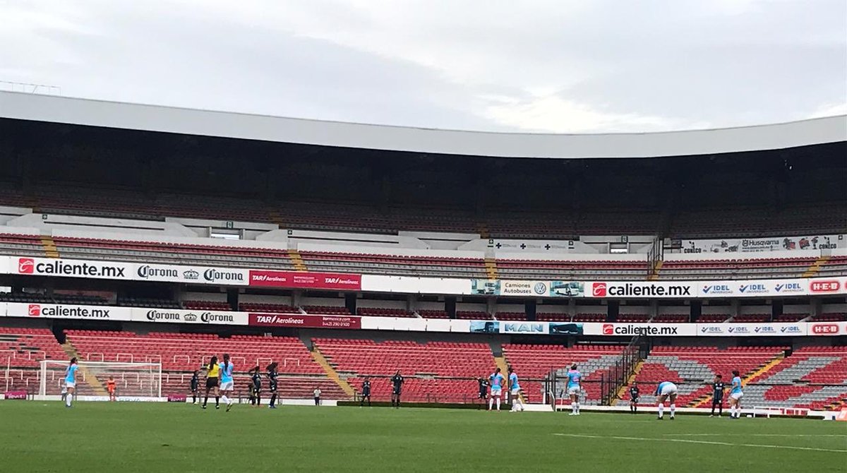 campeonasmx's tweet photo. #QROvsMTY | 🐔 0-1 🤠
¡Rueda el balón para el complemento!
Las @Rayadas se mantienen arriba por la mínima ventaja con gol de @valeriavv1994.
📺 @TVCDeportes https://t.co/wgf9I514wT