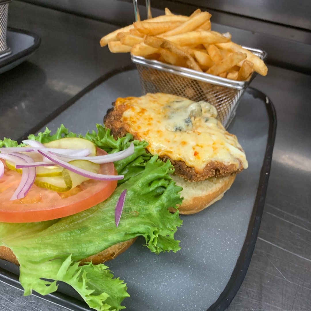 RustysatBlue1's tweet image. Our Buffalo Chicken Sandwhich
.
.
.
Come apres and enjoy one today!
.
.
#rustysatblue #villageofbluemountain #buffalochicken #foodporn #getinmybelly #yummm #apreswithus