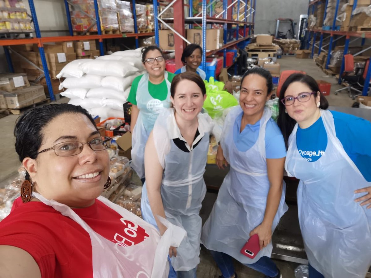 CarinaCorreiaD's tweet photo. “One of the greatest gifts you can give is your time” #BancoDeAlimentos #PoweringThePossible #IWork4Dell #HR&FEvolution @LauraDimov @GisellDeLeon @benniemagallon https://t.co/H4GVnXn4wB