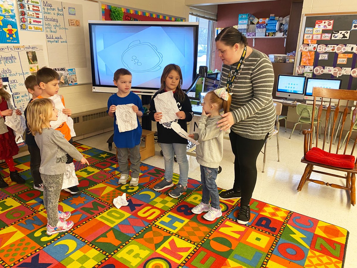 fdlschools's tweet photo. Thank you to Roberts Elementary School for welcoming the District’s cabinet in for a visit. The students and staff are doing many exciting things here! Learn more on our Facebook page https://t.co/15r7UM7szO https://t.co/9nMg5uZ2hg