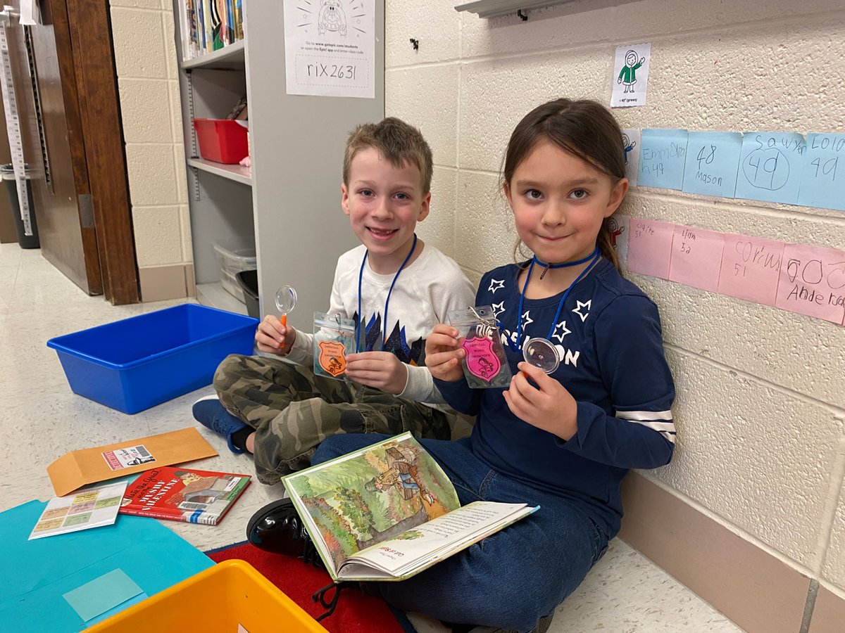fdlschools's tweet photo. Thank you to Roberts Elementary School for welcoming the District’s cabinet in for a visit. The students and staff are doing many exciting things here! Learn more on our Facebook page https://t.co/15r7UM7szO https://t.co/9nMg5uZ2hg