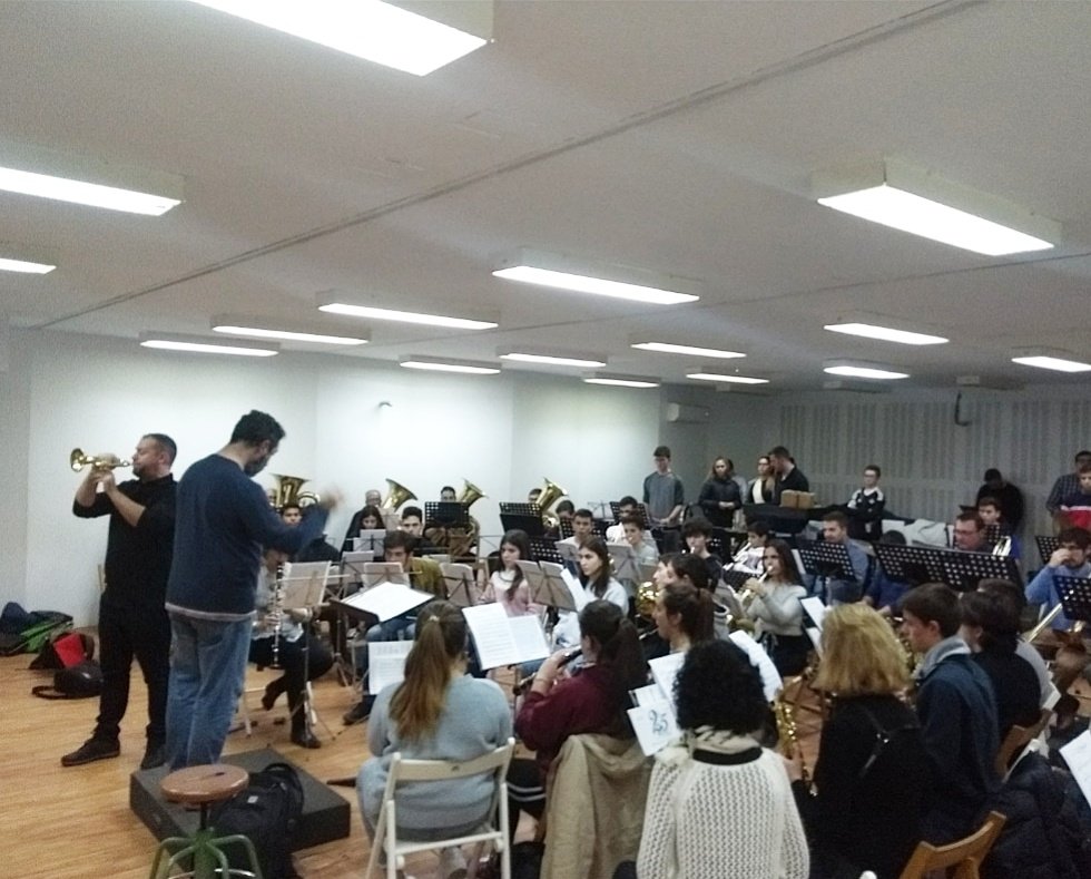 bmliceosevilla's tweet photo. Instantánea del ensayo de hoy junto con el gran @danidebaza .

¡Os esperamos mañana a las 20:30h.!

#SiguelAlSol 
#MusicaSol https://t.co/9Y2vWc7LSX