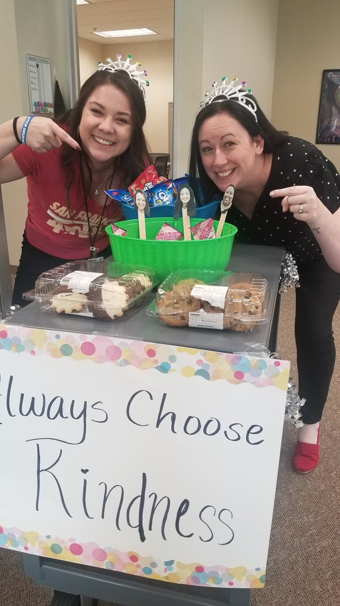 Amanda_I_Rish's tweet photo. Another FSUSD #kindness cart is traveling around the central office!! #FSUSDpurchasing #KindnessMatters #kindnessweek #creativepopsiclesticks @LynetteAllen51 @Mrs_Ashley_22 @ClowerMegan @TseVirg #lynettewantstotwitterit https://t.co/BgiMGc9GhX