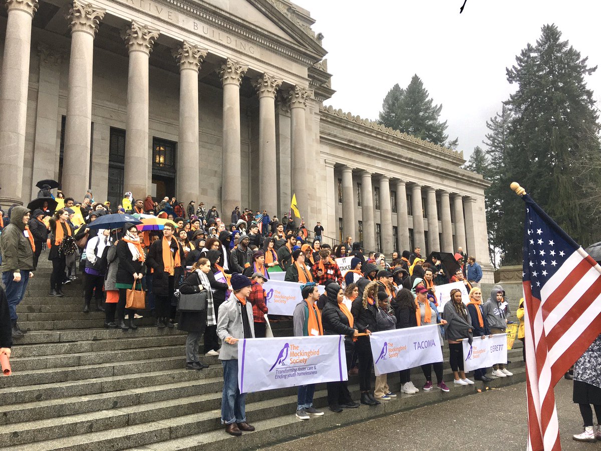 ItsKikiSerantes's tweet photo. So great being in Olympia today in solidarity with #YouthAdvocacyDay2020! My 3rd YAD & still one of my fave days of the year! #endyouthhomelessness #transformfostercare @Mb_society https://t.co/UWCwiE3jI9