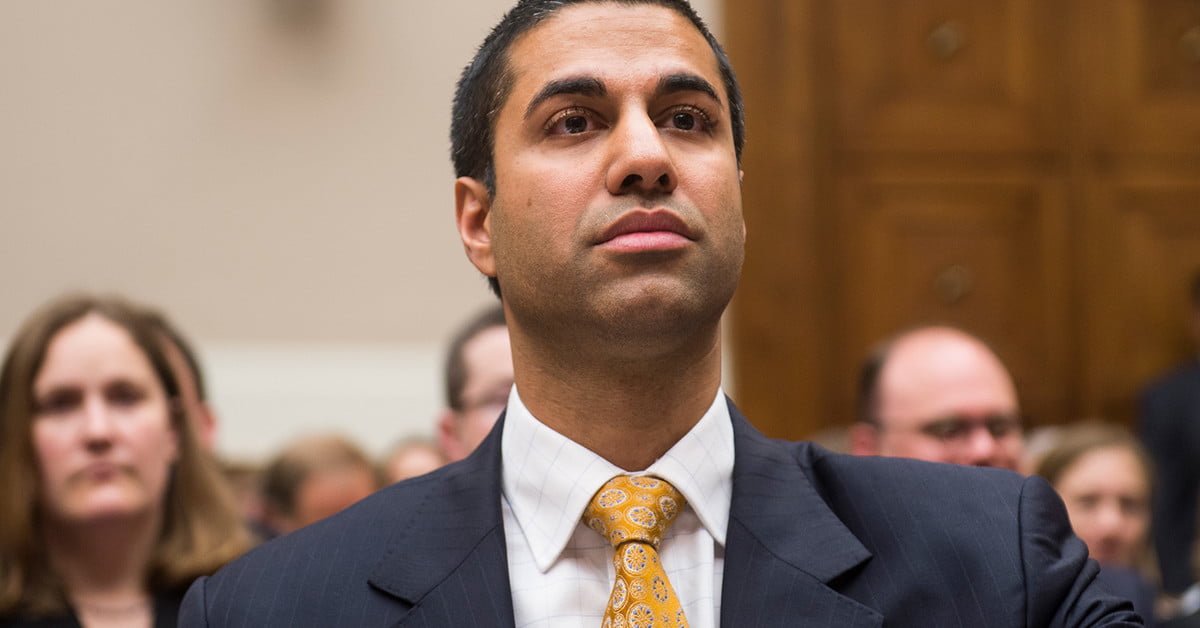 realizetoday's tweet image. #FCC: Some #wirelesscarriers may have violated federal law on phone location data dlvr.it/RP8ScS