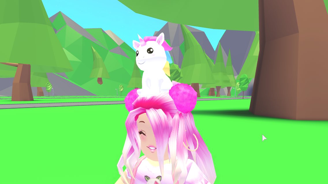 Meganplays On Twitter My New Ugc Item Is Up A Little Honey To Sweeten Your Day Here Https T Co Eudveqestt Modeled Textured By Polarcubss Https T Co Gr33aohvzk