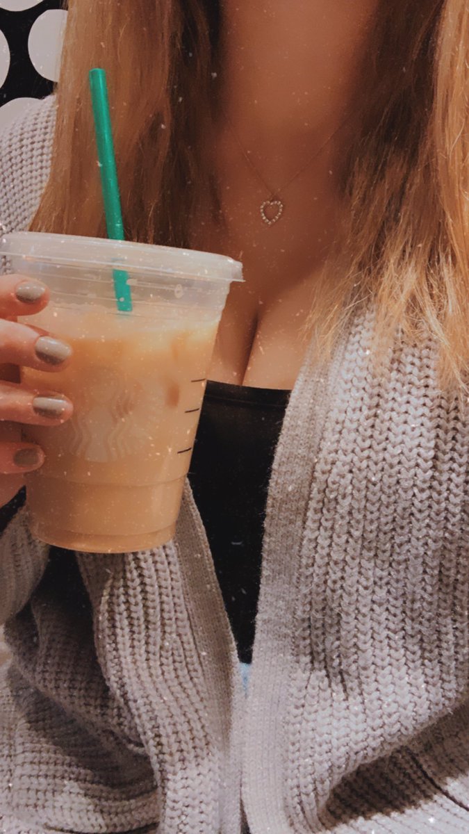 Carlyintheecity's tweet photo. A cute outfit to compliment my amazing coffee choice (a.k.a. My usual chai tea latte w/ almond milk)
#starbucks #chaitealatte #NYC #Manhattan #fashionblogger https://t.co/GFv6oF2red