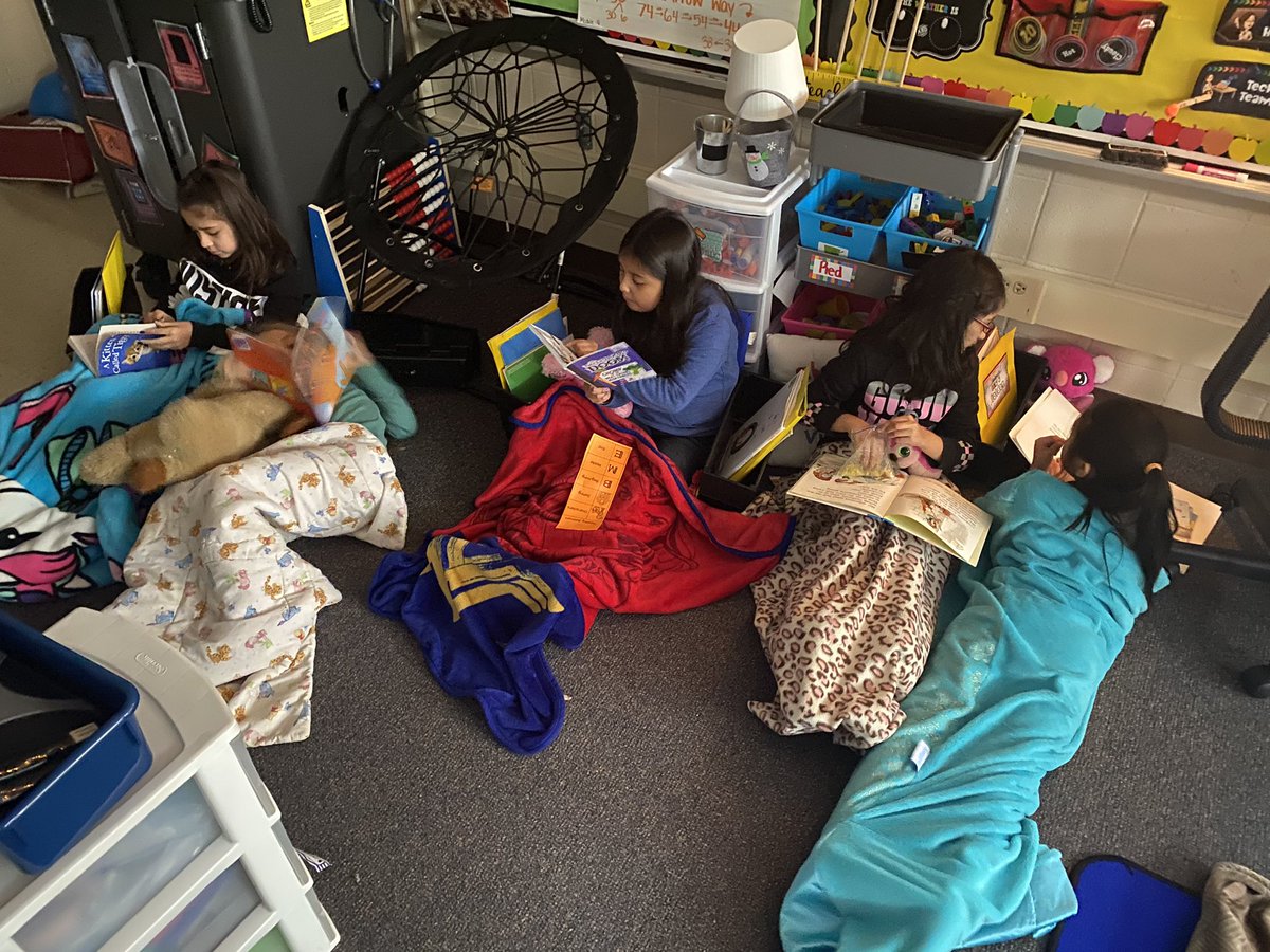 MrsFallucca's tweet photo. 2nd graders ❤️ hibernating with a good 📚 #ECJJaguars #ccsd93 https://t.co/ubZU6ULzao