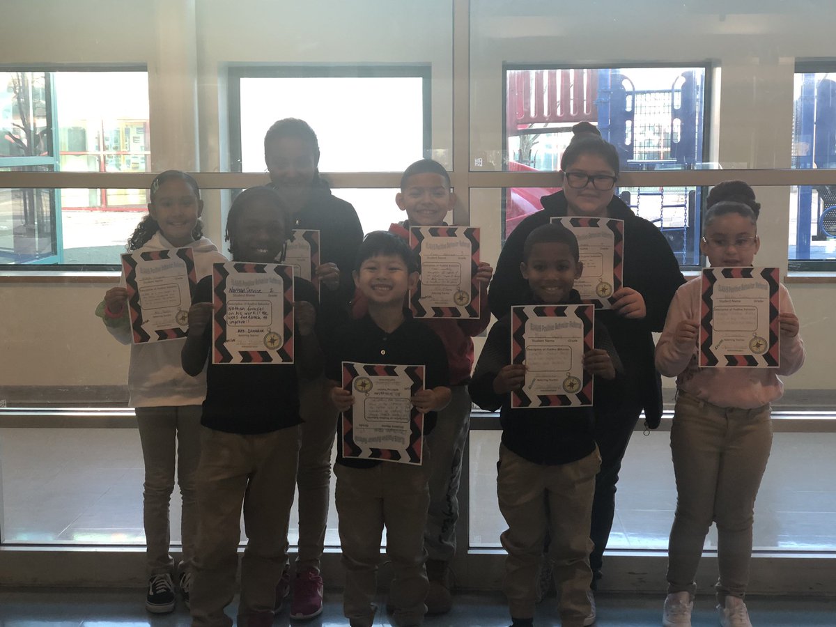 Our courteous, responsible, and resilient students have so much to celebrate! Don’t the smiles say it all... 😃 📚 @VConner13 <a href="/HartfordSuper/">Dr. Andraé Townsel</a>