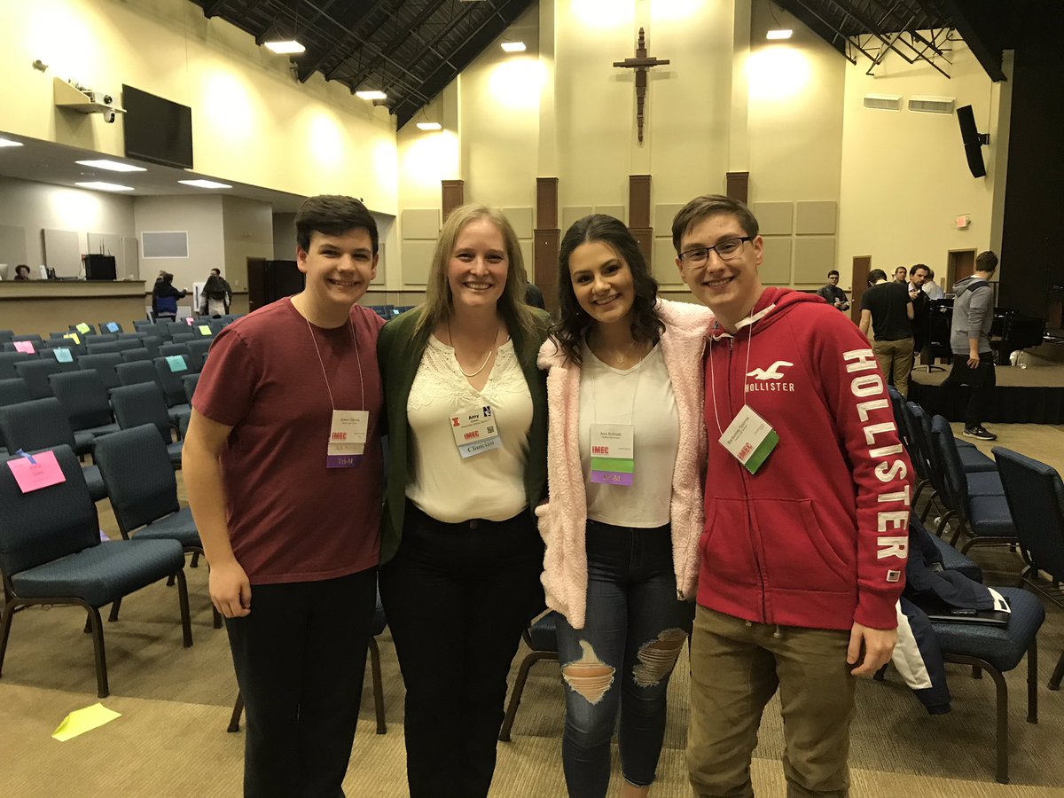 MsGruben's tweet image. Seeing so many #wdsd7 alumni thriving in the arts—Cindy is finishing her senior year in music Ed and these @FentonChoir students are sound amazing!