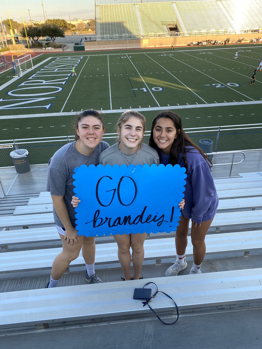 BrandeisVB08's tweet photo. TEAM 4 for +3!! Out supporting @Brandeis_Soccer tonight!!
#lovethesign #wesupportbhs #leadersWIN 🧡💙🏐@emillllllia_ @eemily_morann https://t.co/jIFhKA8CHP