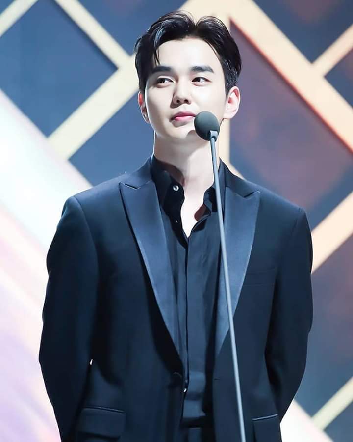 Ahnreum1's tweet photo. #YooSeungHo
#high1 SeoulMusic Awards
#Gorgeous, handsome with his outfit https://t.co/NtZXESO8nC