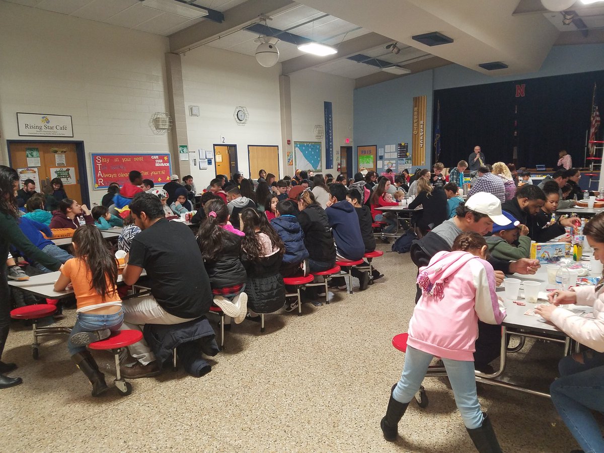 MariaMenjivar_'s tweet photo. A full house at Neabsco. Great turn out at Bingo Night! 150. @NeabscoPrincip1 @blevecchi https://t.co/4CoH7wKDNc