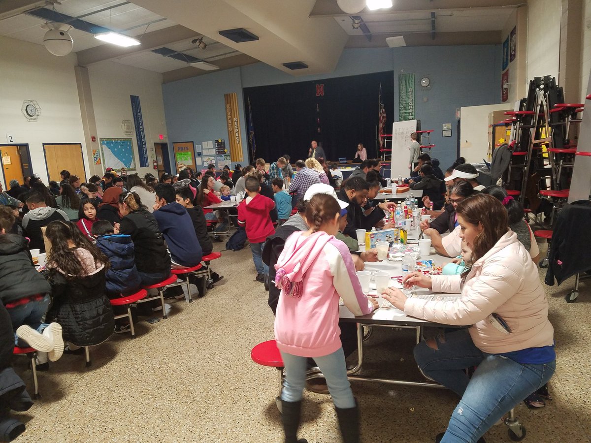 MariaMenjivar_'s tweet photo. A full house at Neabsco. Great turn out at Bingo Night! 150. @NeabscoPrincip1 @blevecchi https://t.co/4CoH7wKDNc