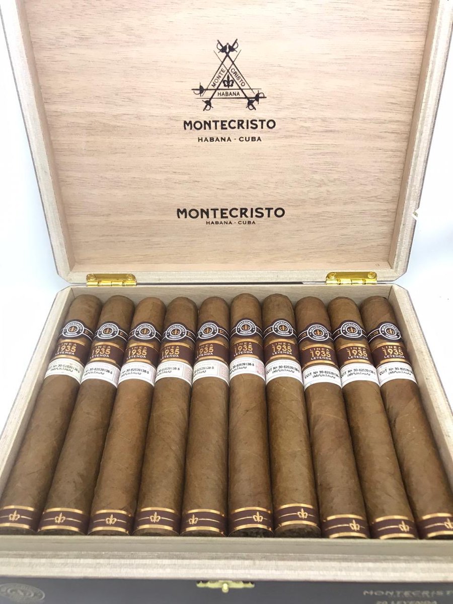 CigarPoint's tweet photo. Montecristo Leyenda , su nombre lo dice todo. #cigarpoint #buenavida #siemprepensandoenvos https://t.co/GpM9ou46I8