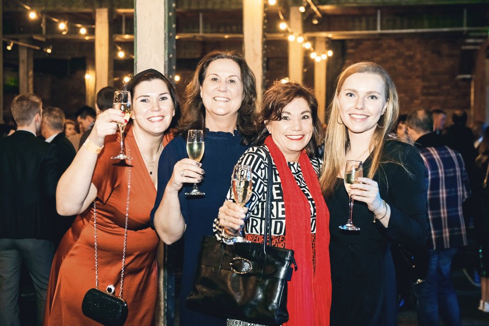 Computacenter's tweet image. Enjoying a fantastic evening after a great first day of Kick Off.

Amazing to get together with colleagues from all over the world for live music, delicious food and plenty of laughs.

Happy #HaveFunAtWorkDay from Computacenter 🎉 #CCGKO2020 @O2VicWarehouse