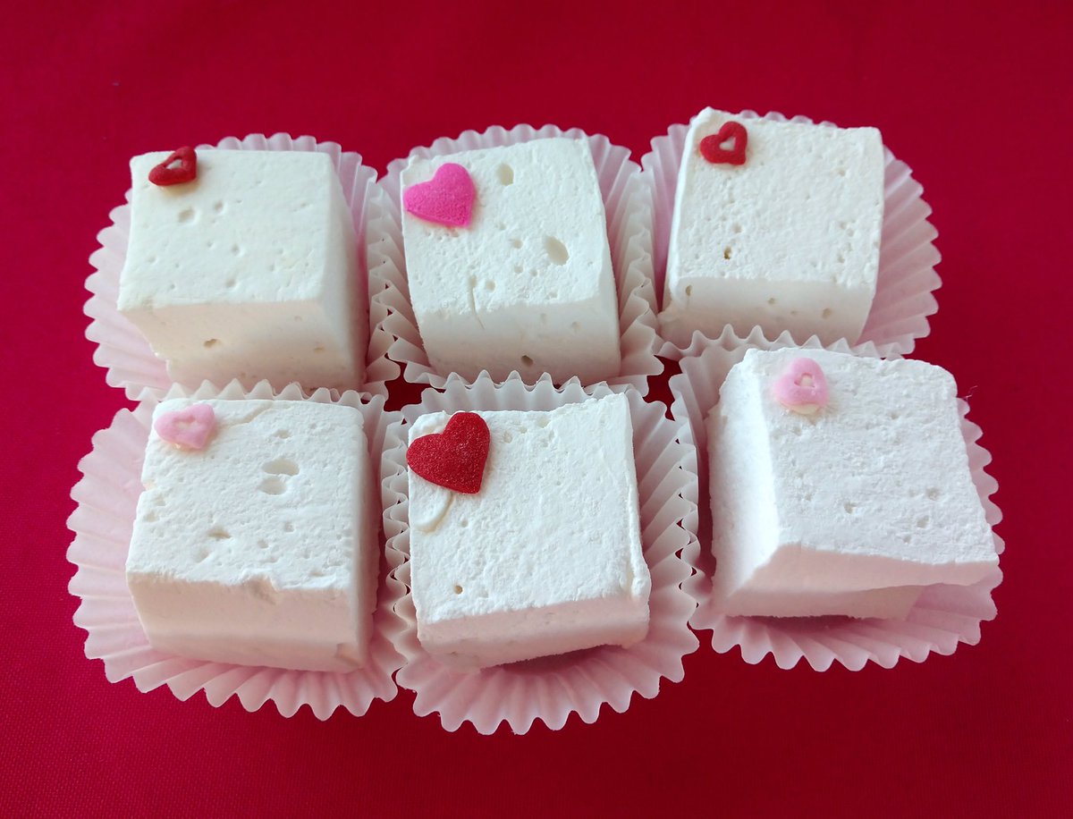 ym_brownies's tweet photo. Homemade marshmallows! Come in and taste the difference. So soft with a hint of vanilla... this is not your store bought variety!! #yummy #homemade #marshmallow #bakery #toocute https://t.co/EkGPXIGt38