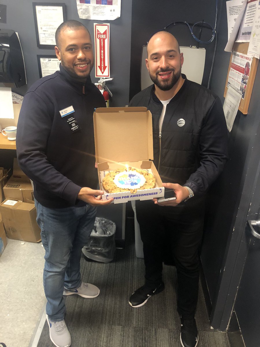 Doshi5684's tweet photo. Bitter Sweet Elvin is moving to sm3 location and we are going to miss him he is Awesome and my #1 rep!!! Rock out in your new store 🔥🔥🔥 https://t.co/bUByF1SvYf