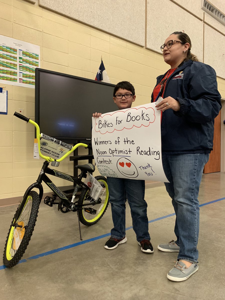 lmgonzalez_lisa's tweet photo. Second year in a row that one of my homeroom students wins the bike for reading!!!! Way to go C, Ms. Escutia and I are so proud of you! #MarcellaAddsValue #RiseAndShine @edwards_demedia @nparedes2000 https://t.co/C6SBuQCGXl