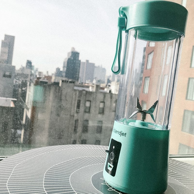 TrainerShari's tweet photo. Love at first blend? My newest travel wellness tool shakes things up https://t.co/hbIphDePAy https://t.co/5TZkcd9Lvc