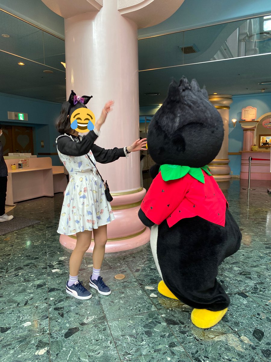 めろみ め また会えたー ばつ丸 まじゅ丸はまだ雲の上かぁー め そうだよー いいじゃん 私がいるから ば えーーー め んもう 笑 ば まじゅ丸に向かってポーズだー おーい 早く降りてこーい まーったく ばつ丸くん優しすぎる