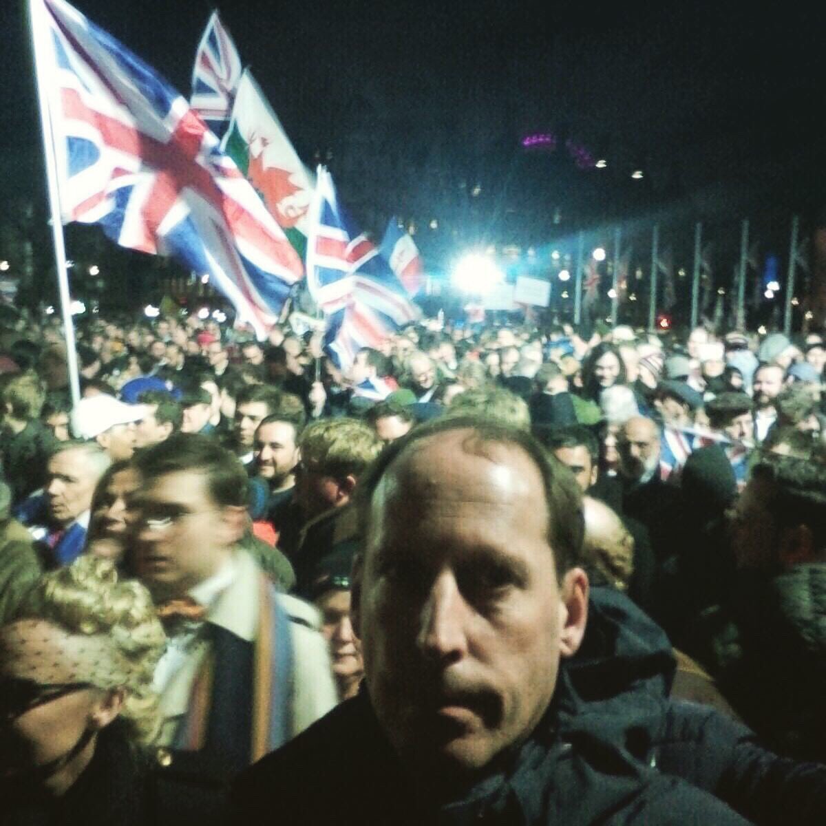 Engstfelder's tweet photo. Es war schlimm. Es hat weh getan. Es darf nicht das Ende gewesen sein. #London #brexitday #brexit #ltnrw #friendship2.0 https://t.co/BQokyDDNJQ