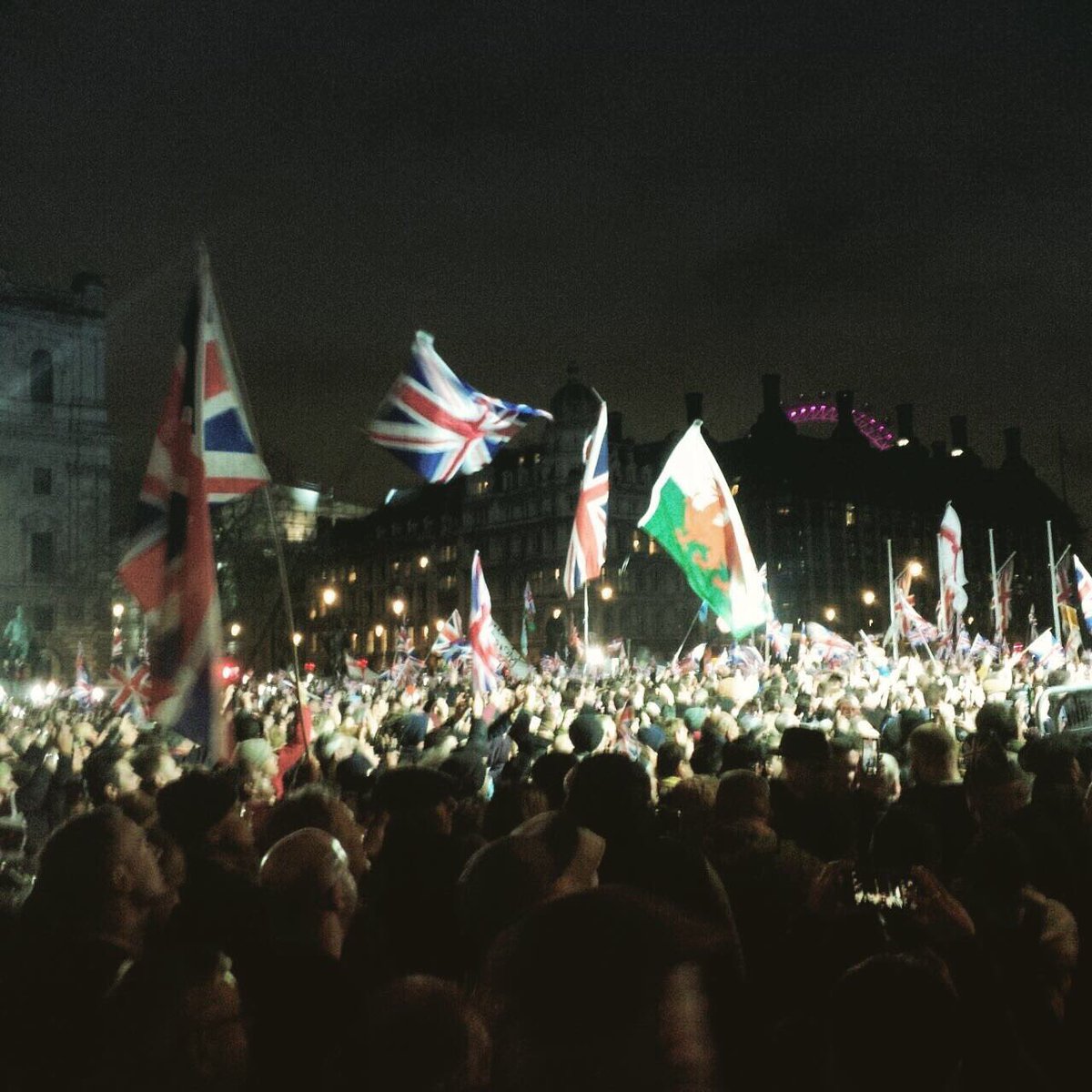 Engstfelder's tweet photo. Es war schlimm. Es hat weh getan. Es darf nicht das Ende gewesen sein. #London #brexitday #brexit #ltnrw #friendship2.0 https://t.co/BQokyDDNJQ