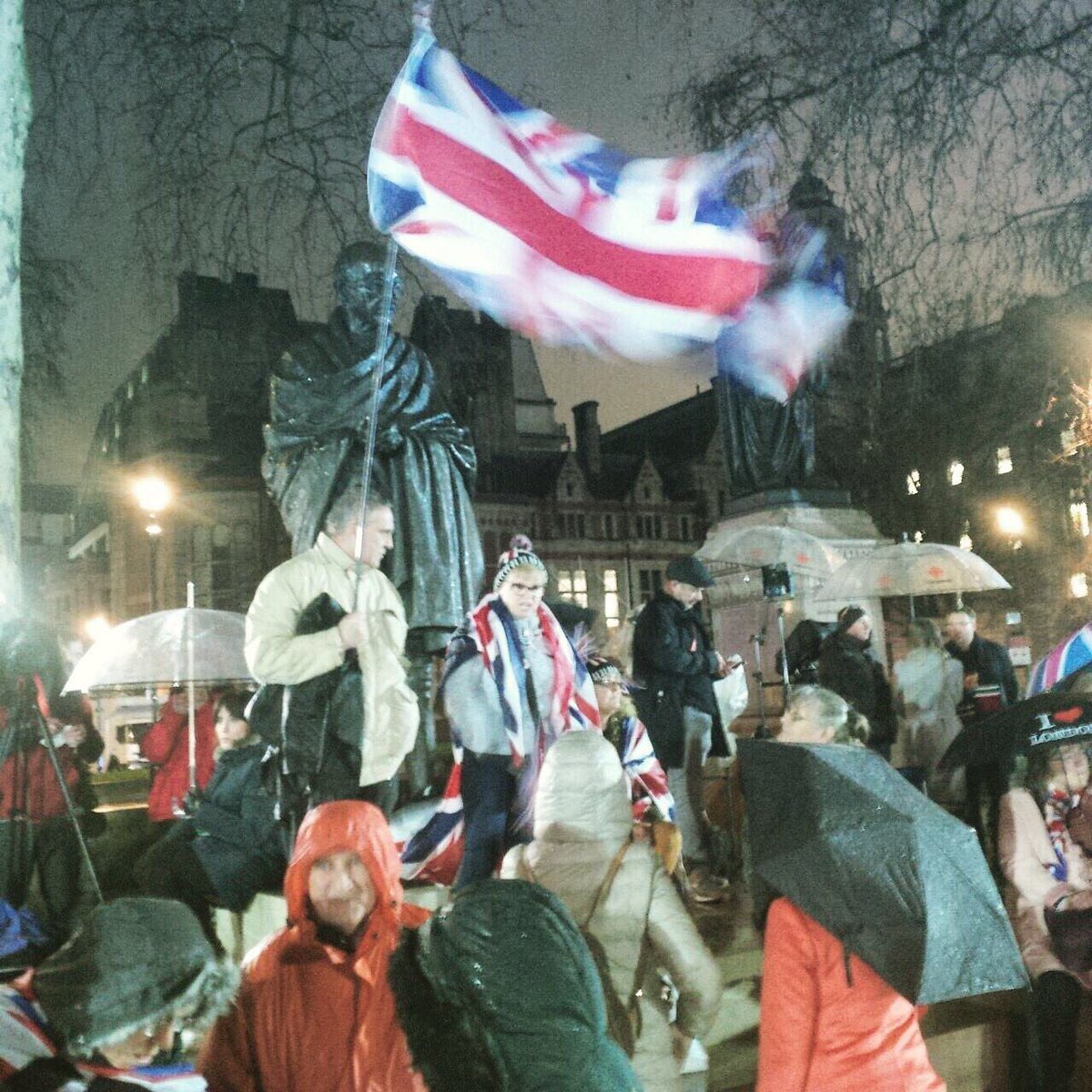 Engstfelder's tweet photo. Es war schlimm. Es hat weh getan. Es darf nicht das Ende gewesen sein. #London #brexitday #brexit #ltnrw #friendship2.0 https://t.co/BQokyDDNJQ