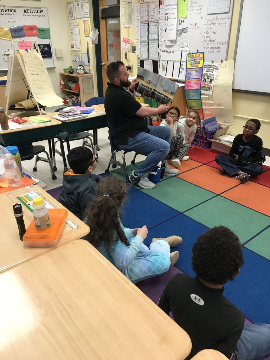 OverlookReading's tweet photo. We 💙reading! ⁦@OverlookES⁩ #AACPSReadWithMe https://t.co/Qdt4QziwUl