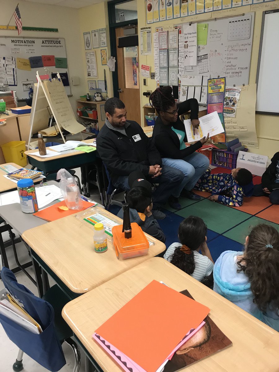 OverlookReading's tweet photo. We 💙reading! ⁦@OverlookES⁩ #AACPSReadWithMe https://t.co/2wNxGsdG9W