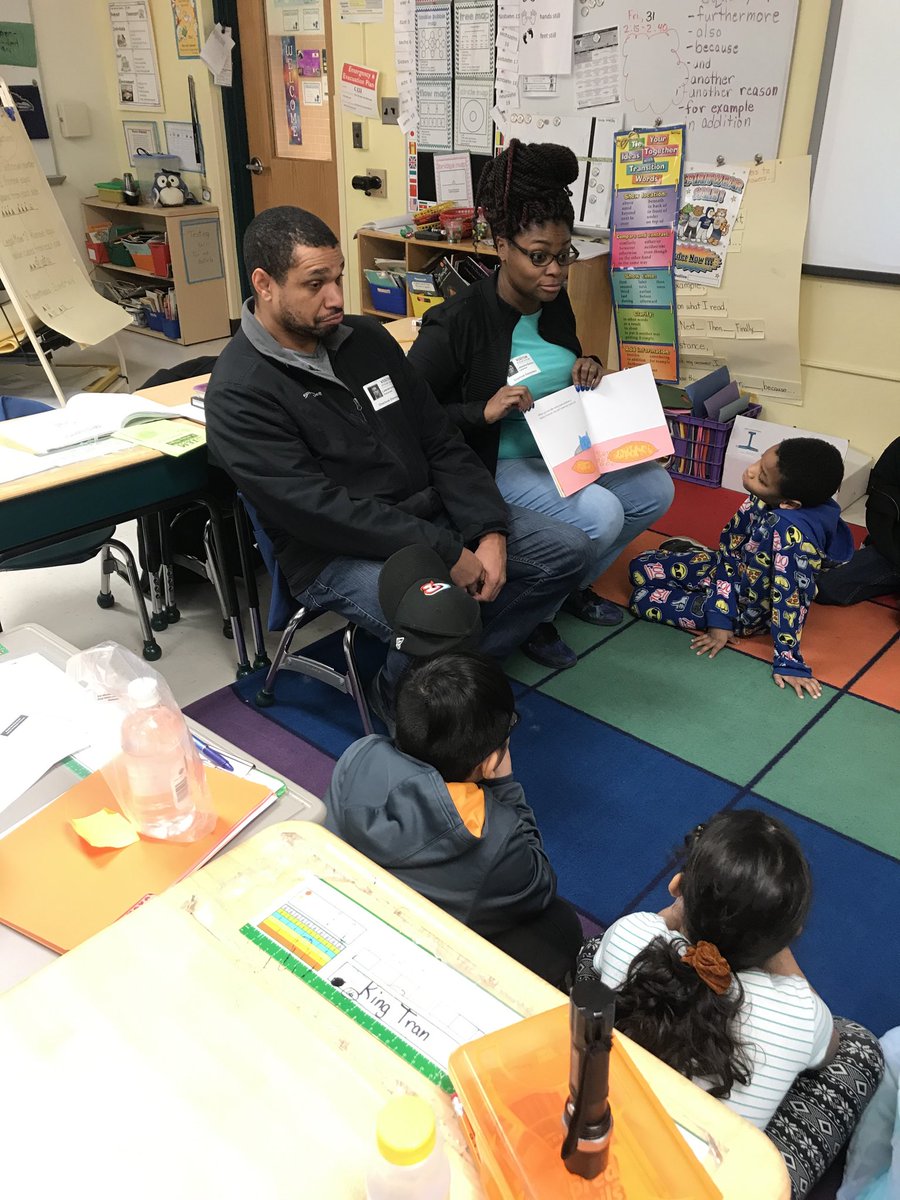 OverlookReading's tweet photo. Guest readers! ⁦@OverlookES⁩ #AACPSReadWithMe https://t.co/jSleo89J3z