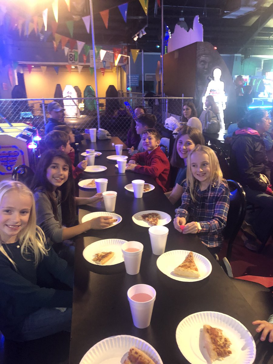 AmyRyanbc's tweet photo. Loved celebrating the end of the second nine weeks with these hard working students! They put the FUN in Charleston Fun Park! ❤️❤️@chpinckneyelem https://t.co/1EVUDJ7Ete