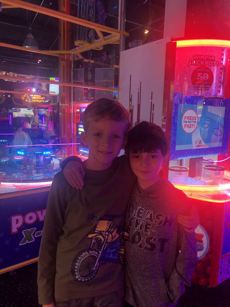 AmyRyanbc's tweet photo. Loved celebrating the end of the second nine weeks with these hard working students! They put the FUN in Charleston Fun Park! ❤️❤️@chpinckneyelem https://t.co/1EVUDJ7Ete