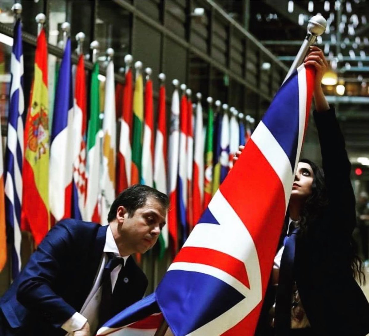 k_minasyan's tweet image. The #UKflag is removed from the @EUCouncil building in #Brussels as the country leaves the #EU today!