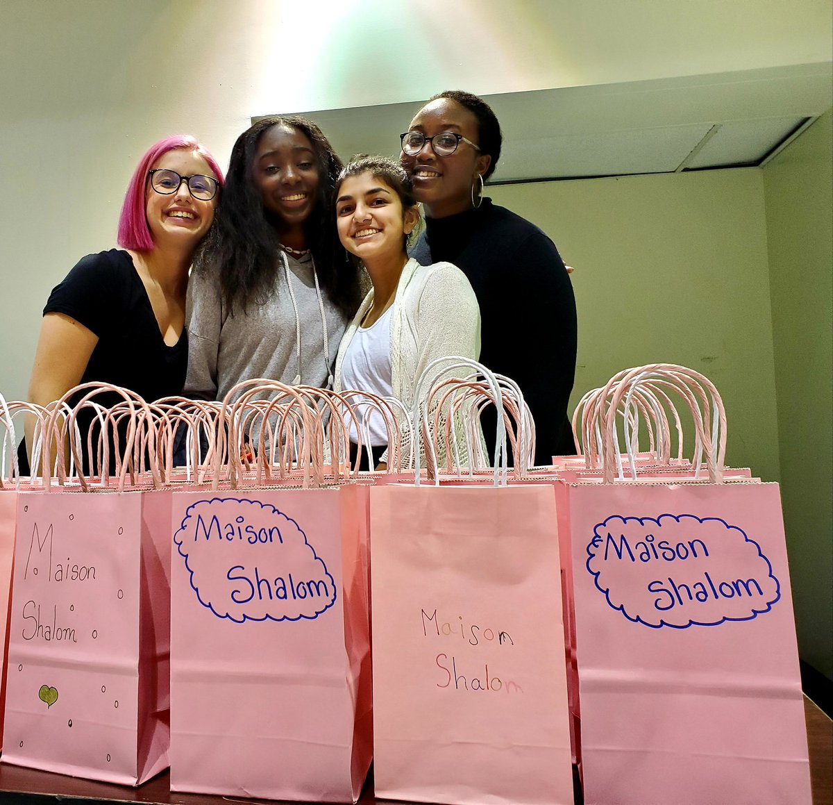 ThierryU's tweet photo. "You are never too young to lead" - Kofi Annan

In awe of the global citizenship of these young students at Walter Johnson High School in Bethesda, MD who organized tonight's benefits concert, fundraising for @Maison_Shalom to assist #Burundi-an refugees in #Rwanda. @TheWJPitch https://t.co/F6jU5Ezeil