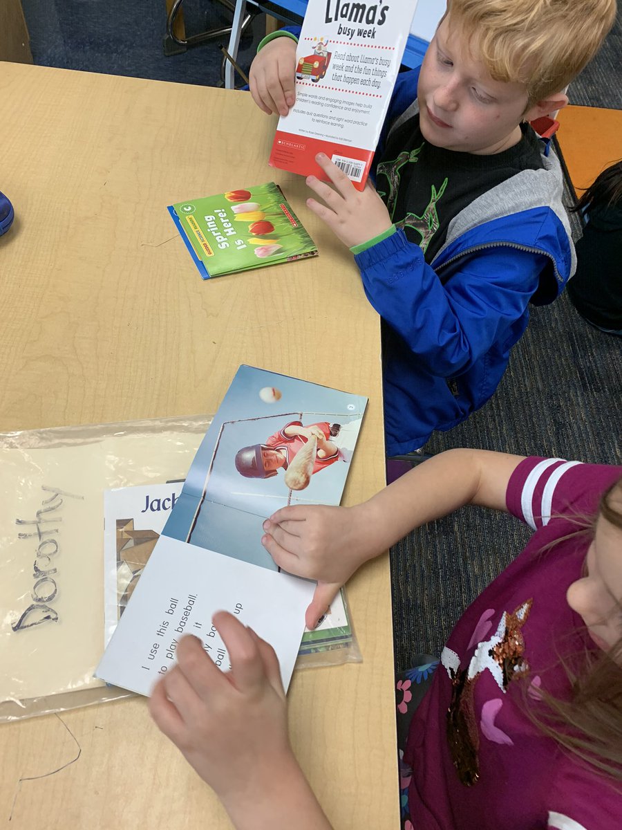 Reader’s Workshop with 1st graders today! Thanks <a href="/jthaemar/">Julie Thaemar</a> <a href="/Turlington_ES/">Evelyn Turlington Elementary</a> #TESbulldogs #WISDgreatness #bulldogbrag