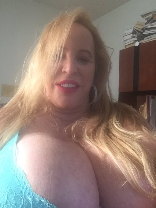 I am live now on https://t.co/VJHHKRNx5v   Please use the link. #BigTits #LasVegas https://t.co/kGxt<a href="/tag/lasvegas"class="tags"><span>#lasvegas</span></a><a href="/tag/bigtits"class="tags"><span>#bigtits</span></a>