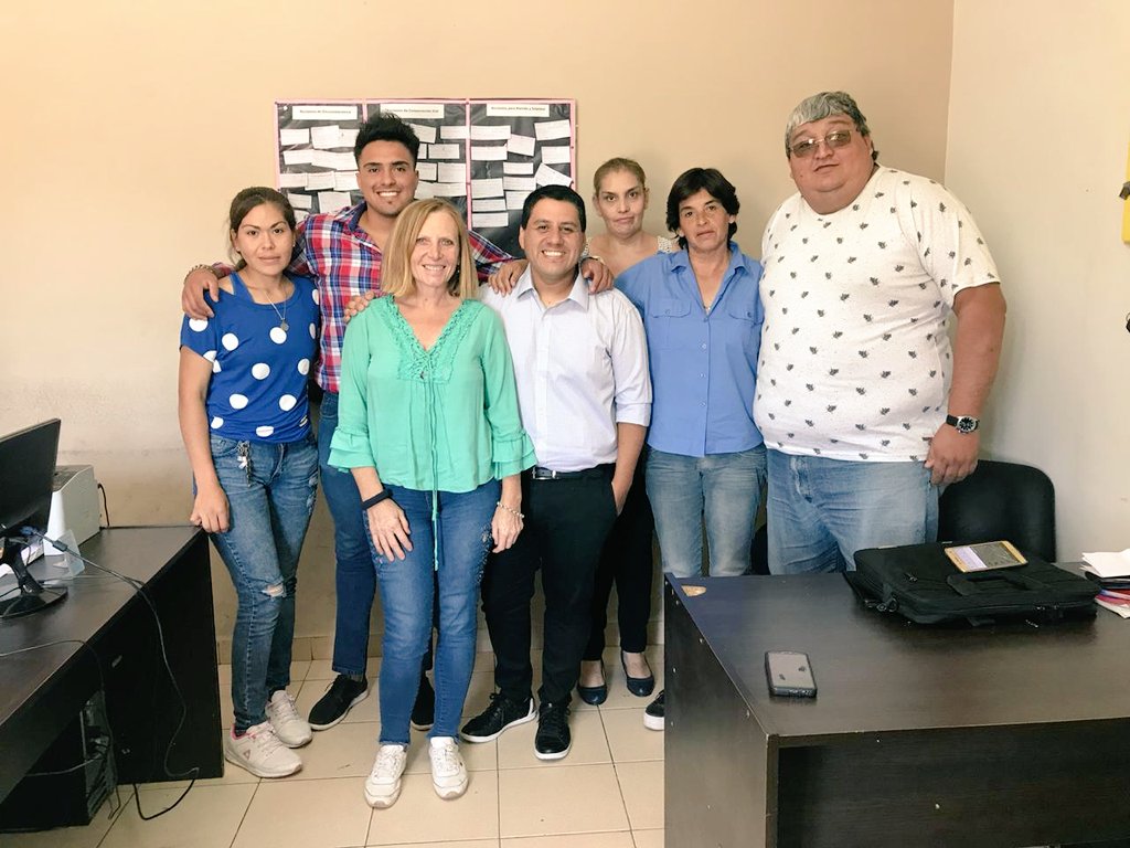 Ismael_LaRioja's tweet photo. Nos reunimos con la subsecretaria del #CeparOeste Patricia Rippa y su equipo para planificar un abordaje territorial que llevaremos a cabo en distintos barrios para mejorar la calidad de vida de los vecinos
#DirGeneralOperativa
#DirDesarrolloDePromocionSocial
#InesIntendenta https://t.co/aWvvd6FOl3