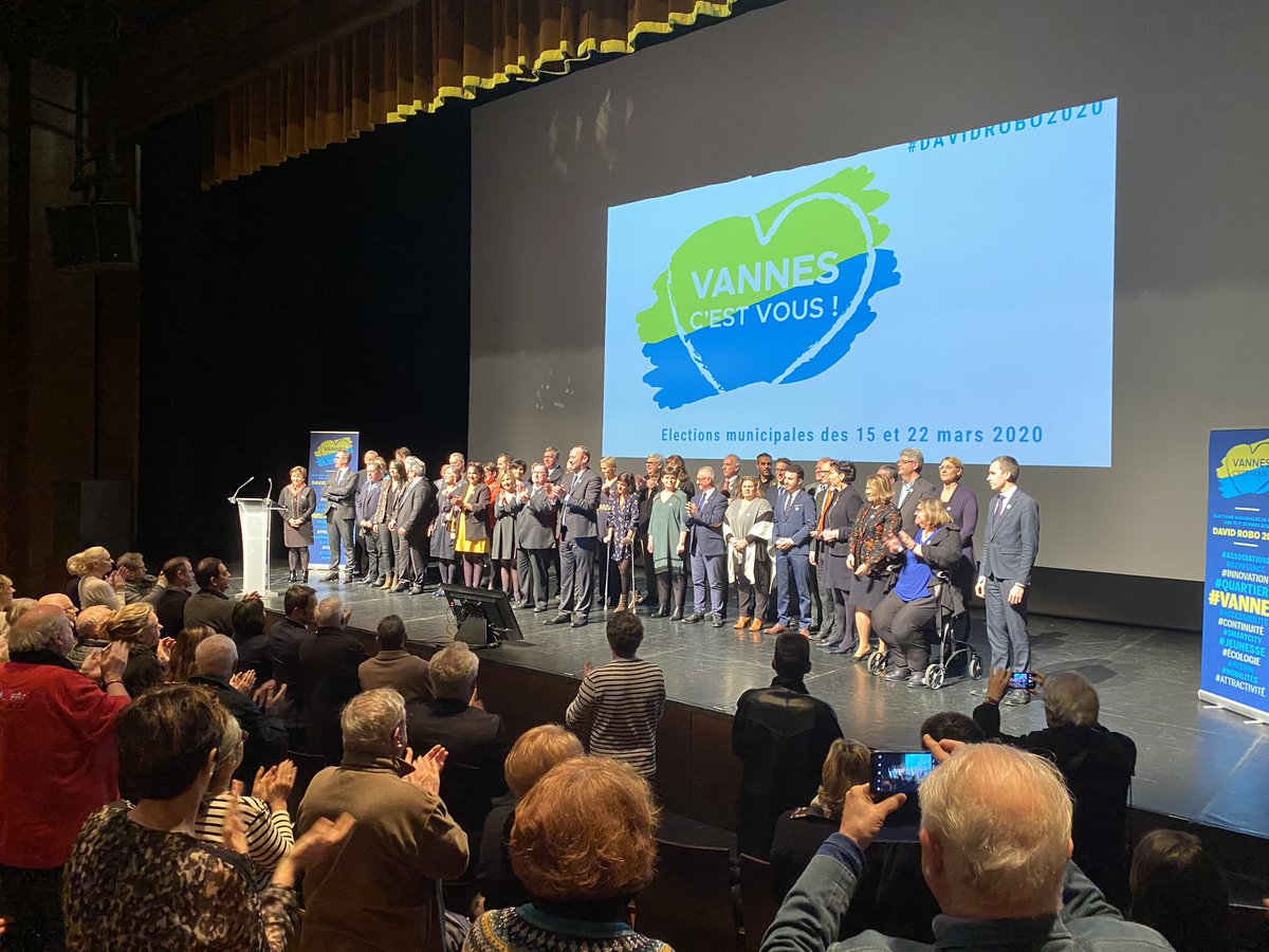 altvannes's tweet image. Parce que Vannes c’est vous! 🔵🟢
600 personnes réunis pour la première réunion.Une belle liste,un beau projet! #davidrobo2020 #lesjeunesavecdavidrobo2020 
@DavidRobo56 @Hortense1 @cpenhouet @YvesBienvenu @mahe_patrick @FLeGuerneve @BakhtousL @CastelPochat @LOKENTAZ @G_Dufeigneux