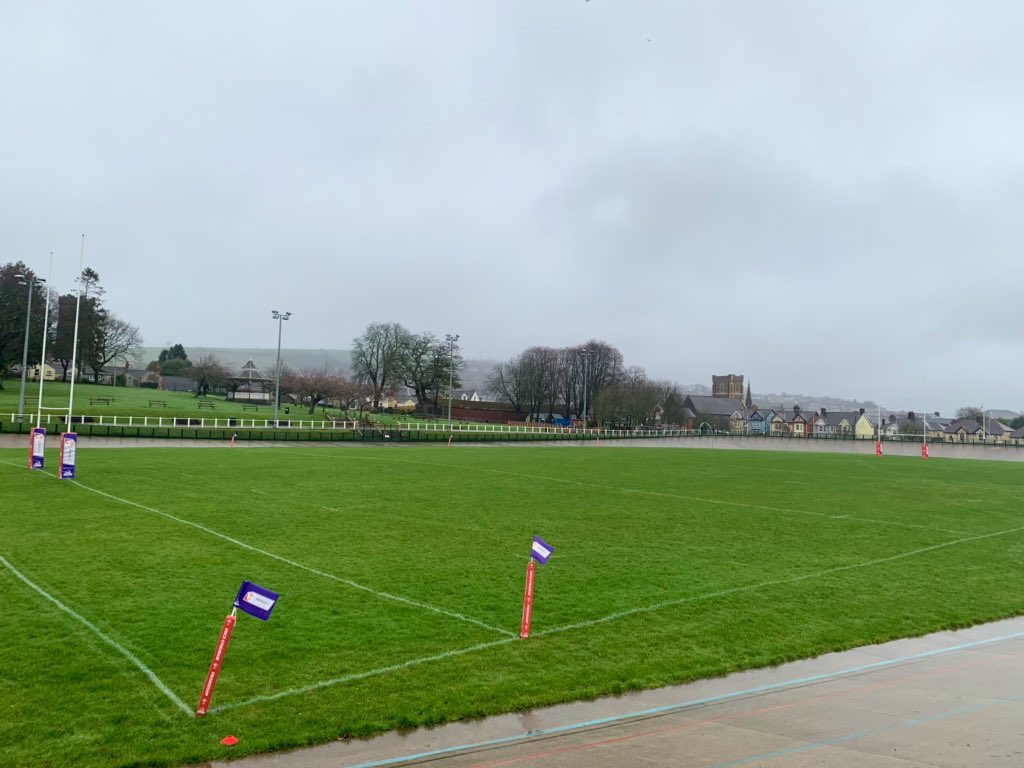 Jake_Allen3's tweet photo. Great for our @rhymney_valley boys to play at such a quality venue this evening, all the rain in the day &amp; the Pitch was brilliant! @CarmQuinsRFC 

Nice drive down to set up changing rooms early for the boys! 

#EarlyPrep #DOR #WannaBeKitman https://t.co/qXgrzhhTDZ