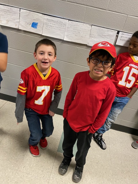 leahstarr11's tweet photo. Trailwoods students and staff celebrated Red Friday with a cheer/dance party @KCPS_Trailwoods #KCPSKingdom https://t.co/vuEbo7m4U0