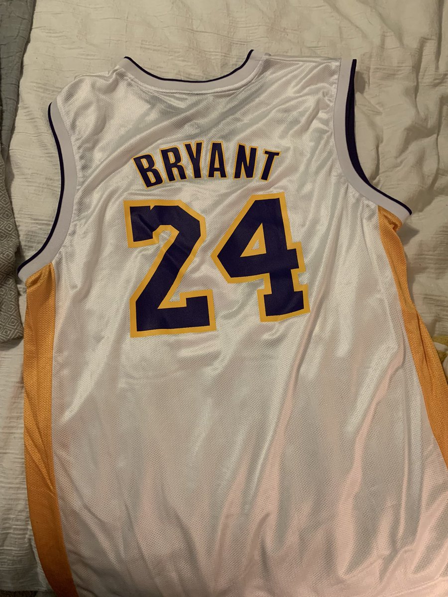 ChrisTetterton's tweet photo. Iโm in LA tonight, from Lexington, KY. Even though iโm not there in person, my heart is in LA tonight for my @Lakers Go @KingJames itโs on another level now. #iminLA #LakersNation #MambaMentality https://t.co/8IO1tMzJlK