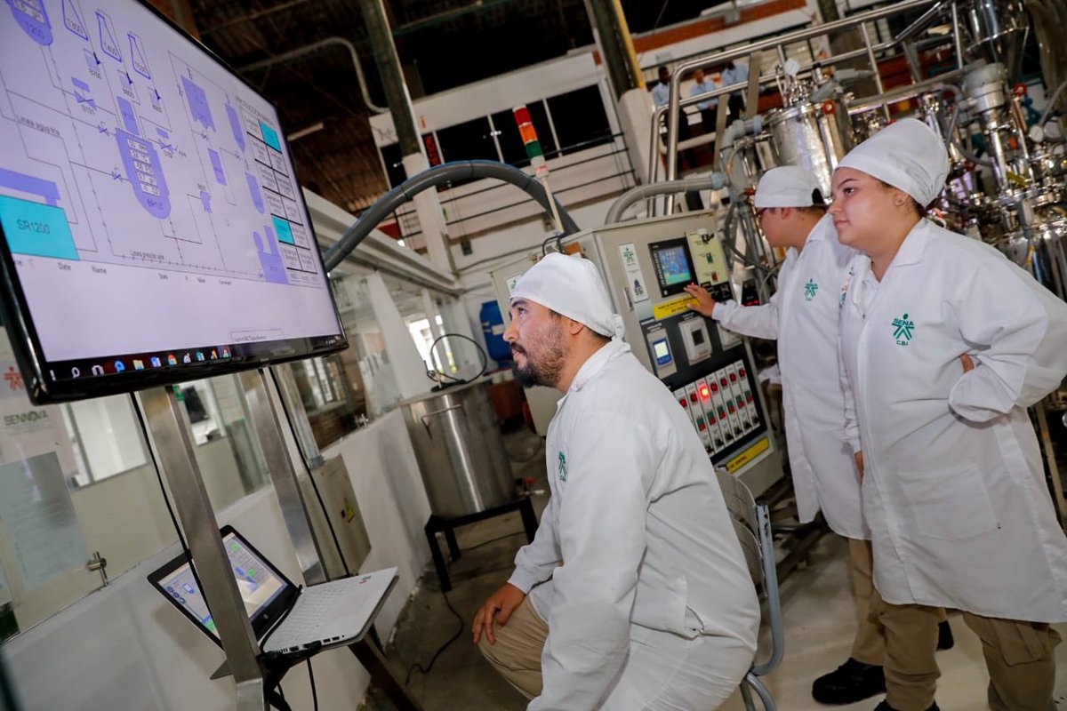 SENAComunica's tweet photo. En el recorrido por cada ambiente del SENA #Palmira, descubrimos avances en tecnología e innovación importantes para el sector industrial en el campo de la biotecnología y un equipo de jóvenes apasionados por la ciencia y la investigación. #SomosSENA https://t.co/3unoycF7Jx