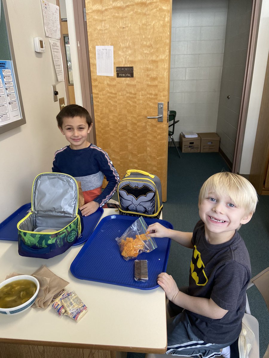 wcsbluejays's tweet photo. This is WCS ❤️❤️❤️ celebrations and lunch in the office just for fun😊#wcsrock #wcsfamily https://t.co/gee6JHAMCL
